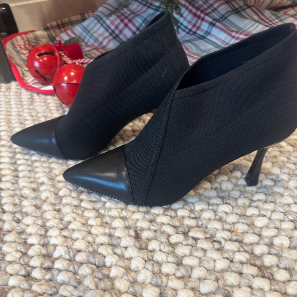 New Cosy Island Black heel booties size 10